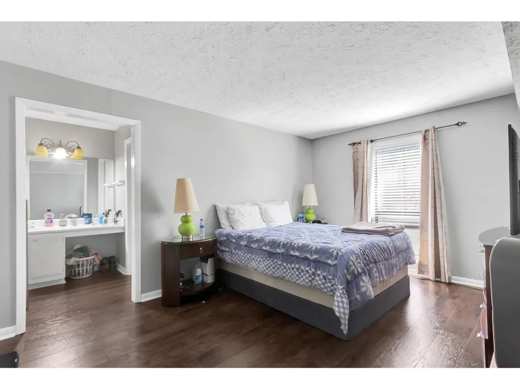 8740 Roswell Road Unit 5e, Atlanta, Georgia 30350, 2 Bedrooms Bedrooms, ,2 BathroomsBathrooms,Residential,Sold,8740 Roswell Road Unit 5e,6883667