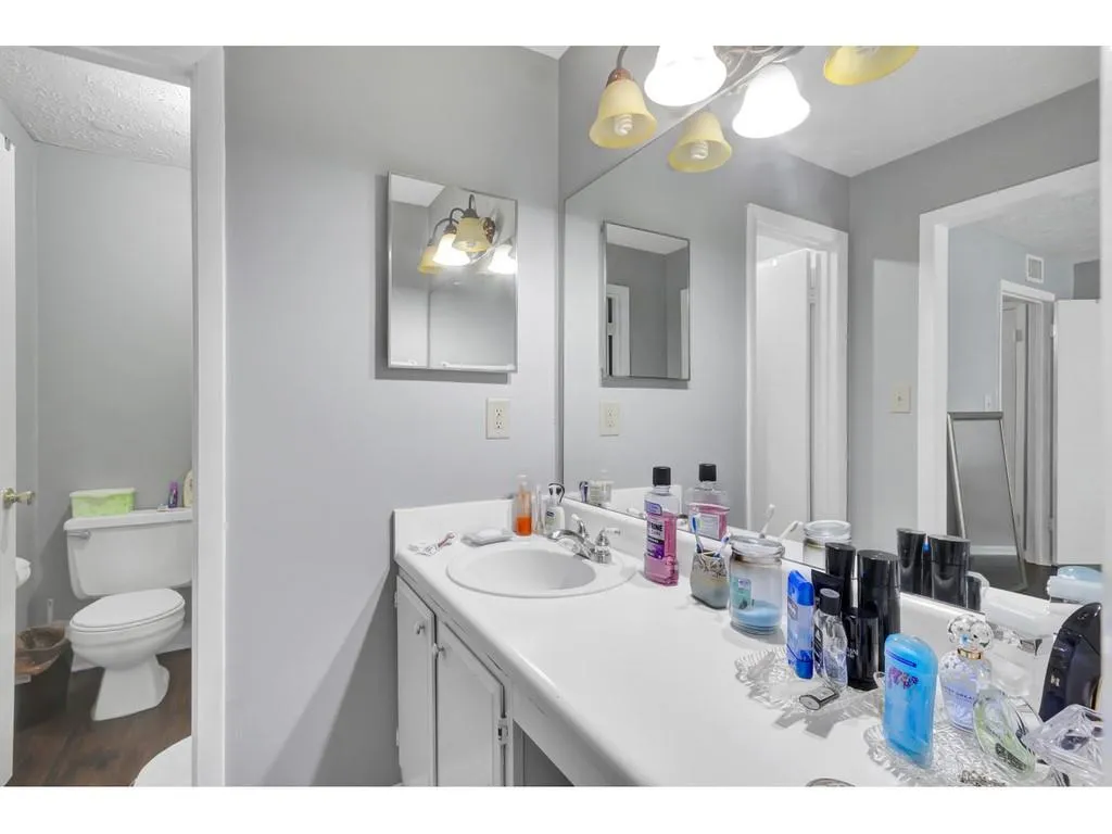 8740 Roswell Road Unit 5e, Atlanta, Georgia 30350, 2 Bedrooms Bedrooms, ,2 BathroomsBathrooms,Residential,Sold,8740 Roswell Road Unit 5e,6883667