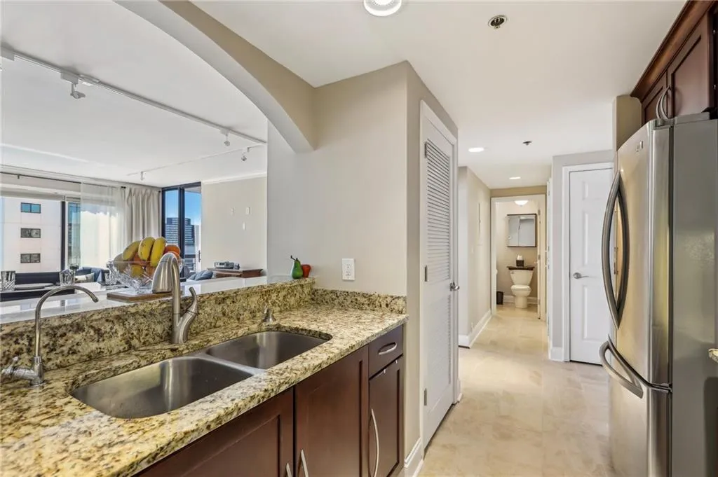 3481 Lakeside Drive Ne Unit 2203, Atlanta, Georgia 30326, 2 Bedrooms Bedrooms, ,2 BathroomsBathrooms,Residential,For Sale,3481 Lakeside Drive Ne Unit 2203,7553475