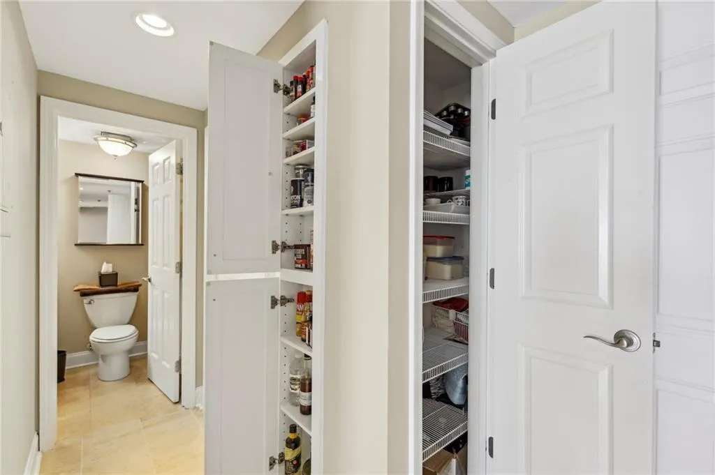 3481 Lakeside Drive Ne Unit 2203, Atlanta, Georgia 30326, 2 Bedrooms Bedrooms, ,2 BathroomsBathrooms,Residential,For Sale,3481 Lakeside Drive Ne Unit 2203,7553475