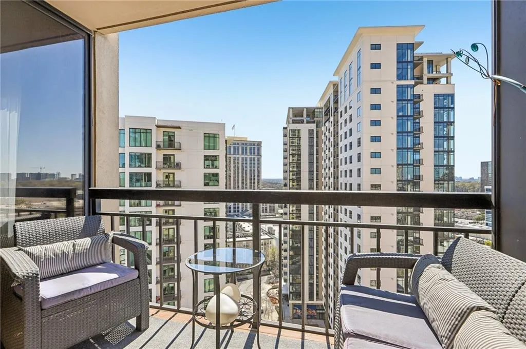 3481 Lakeside Drive Ne Unit 2203, Atlanta, Georgia 30326, 2 Bedrooms Bedrooms, ,2 BathroomsBathrooms,Residential,For Sale,3481 Lakeside Drive Ne Unit 2203,7553475