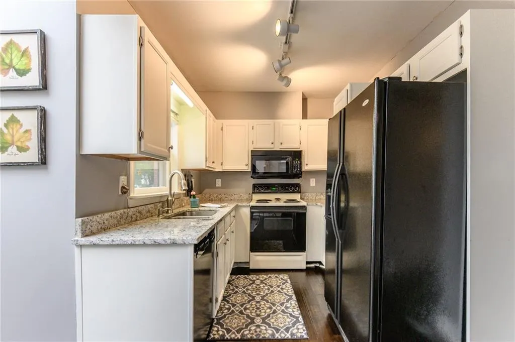 7500 Roswell Road Unit 40, Sandy Springs, Georgia 30350, 2 Bedrooms Bedrooms, ,2 BathroomsBathrooms,Residential,Sold,7500 Roswell Road Unit 40,6531954