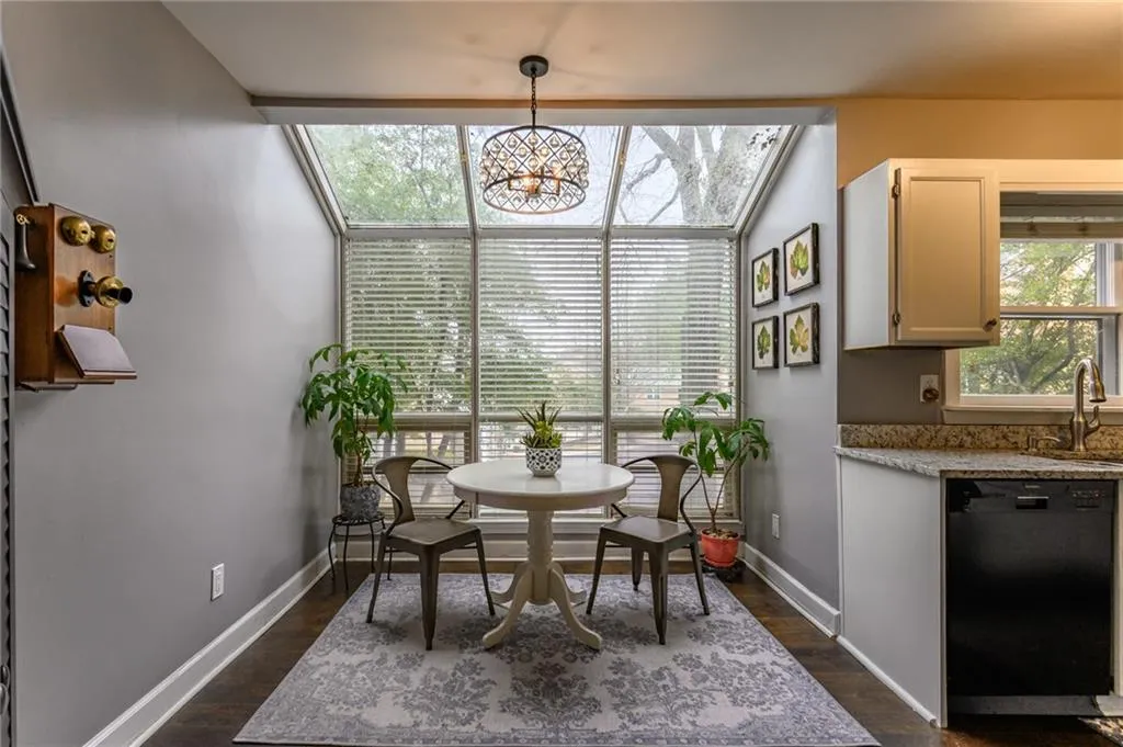 7500 Roswell Road Unit 40, Sandy Springs, Georgia 30350, 2 Bedrooms Bedrooms, ,2 BathroomsBathrooms,Residential,Sold,7500 Roswell Road Unit 40,6531954