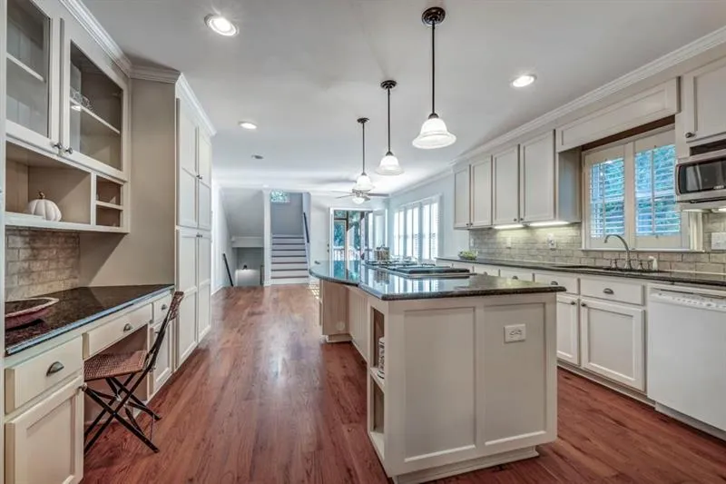 4791 E Conway Drive Nw, Atlanta, Georgia 30327, 4 Bedrooms Bedrooms, ,3 BathroomsBathrooms,Residential,Sold,4791 E Conway Drive Nw,6645404