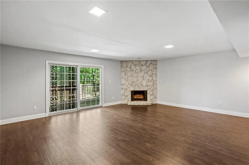 376 The Chace Unit 376, Sandy Springs, Georgia 30328, 2 Bedrooms Bedrooms, ,2 BathroomsBathrooms,Residential,Sold,376 The Chace Unit 376,6901260