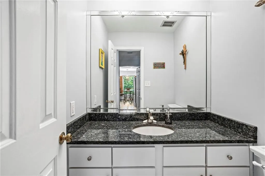 376 The Chace Unit 376, Sandy Springs, Georgia 30328, 2 Bedrooms Bedrooms, ,2 BathroomsBathrooms,Residential,Sold,376 The Chace Unit 376,6901260