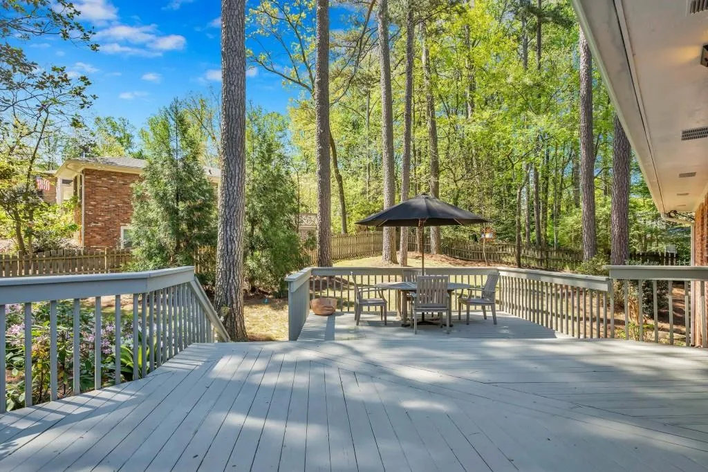 6464 Whispering Trail, Sandy Springs, Georgia 30328, 4 Bedrooms Bedrooms, ,3 BathroomsBathrooms,Residential,Sold,6464 Whispering Trail,6706824