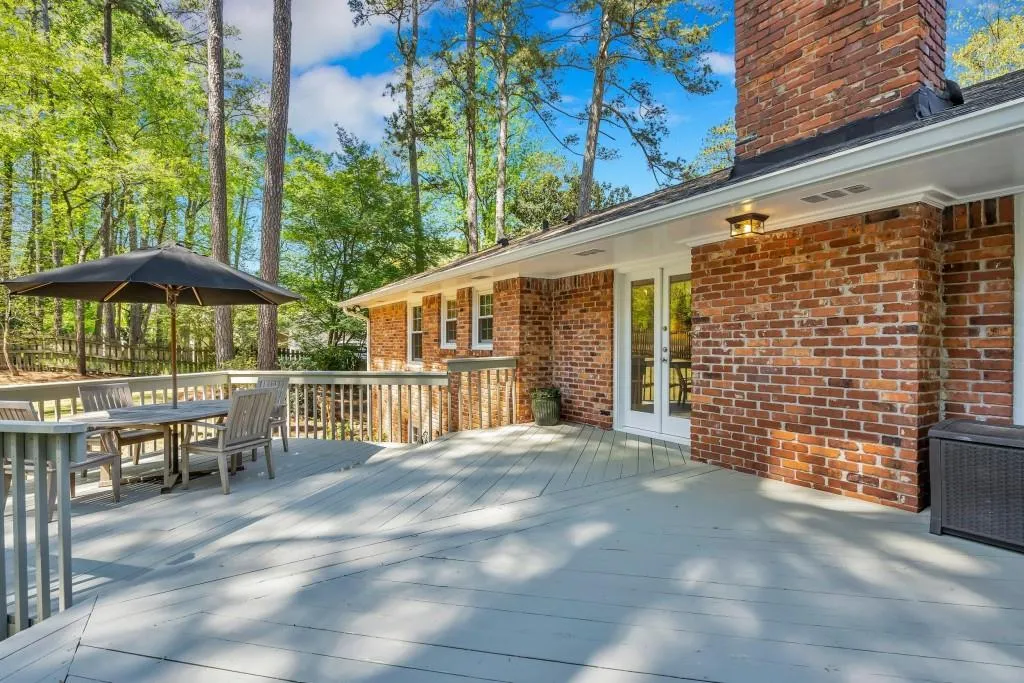 6464 Whispering Trail, Sandy Springs, Georgia 30328, 4 Bedrooms Bedrooms, ,3 BathroomsBathrooms,Residential,Sold,6464 Whispering Trail,6706824