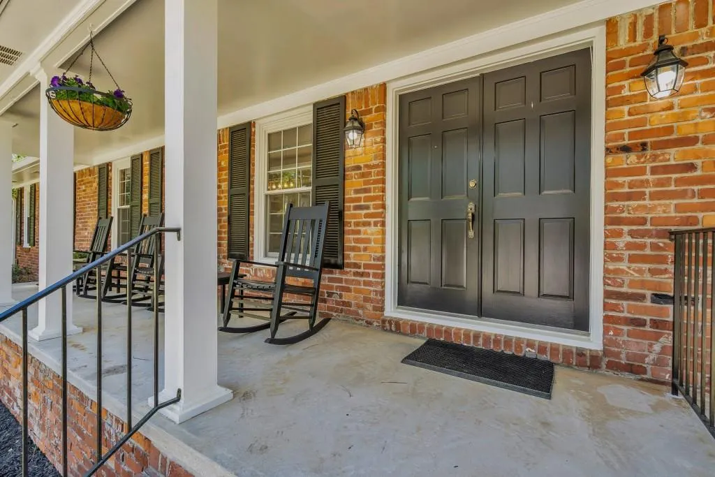 6464 Whispering Trail, Sandy Springs, Georgia 30328, 4 Bedrooms Bedrooms, ,3 BathroomsBathrooms,Residential,Sold,6464 Whispering Trail,6706824