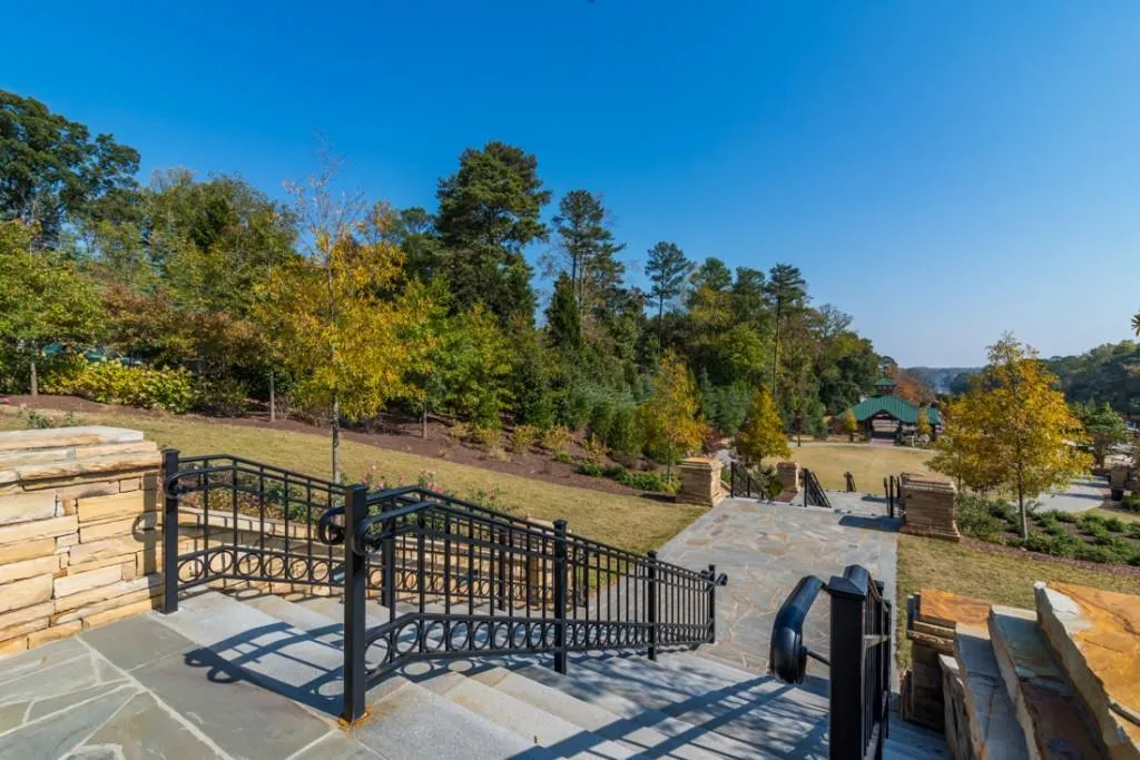 6464 Whispering Trail, Sandy Springs, Georgia 30328, 4 Bedrooms Bedrooms, ,3 BathroomsBathrooms,Residential,Sold,6464 Whispering Trail,6706824