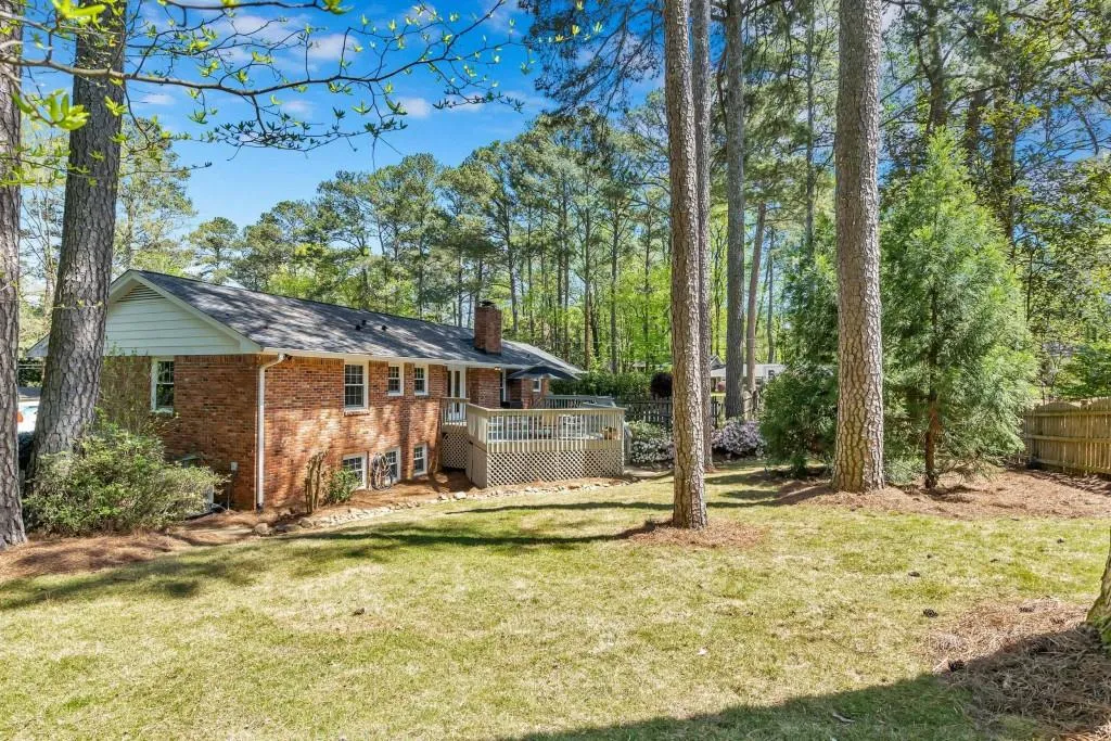6464 Whispering Trail, Sandy Springs, Georgia 30328, 4 Bedrooms Bedrooms, ,3 BathroomsBathrooms,Residential,Sold,6464 Whispering Trail,6706824