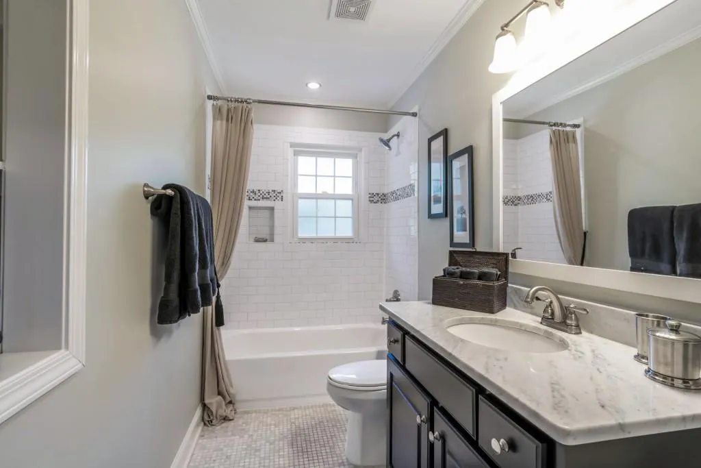 6464 Whispering Trail, Sandy Springs, Georgia 30328, 4 Bedrooms Bedrooms, ,3 BathroomsBathrooms,Residential,Sold,6464 Whispering Trail,6706824