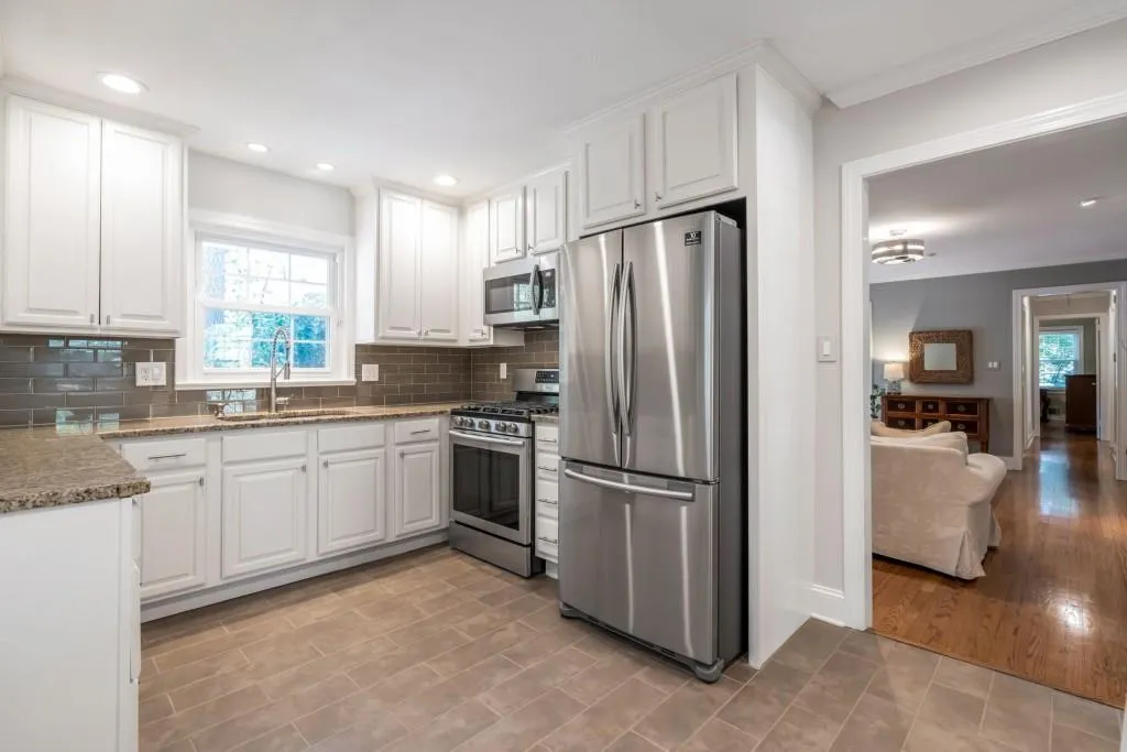 6464 Whispering Trail, Sandy Springs, Georgia 30328, 4 Bedrooms Bedrooms, ,3 BathroomsBathrooms,Residential,Sold,6464 Whispering Trail,6706824