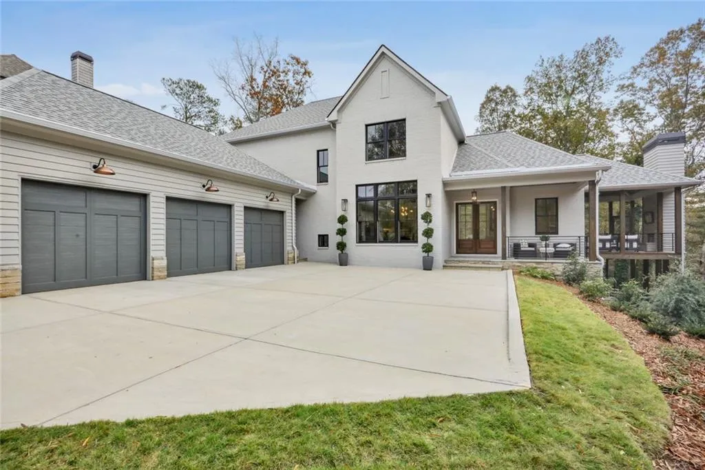 505 Belada Boulevard, Sandy Springs, Georgia 30342, 5 Bedrooms Bedrooms, ,6 BathroomsBathrooms,Residential,Sold,505 Belada Boulevard,7007489