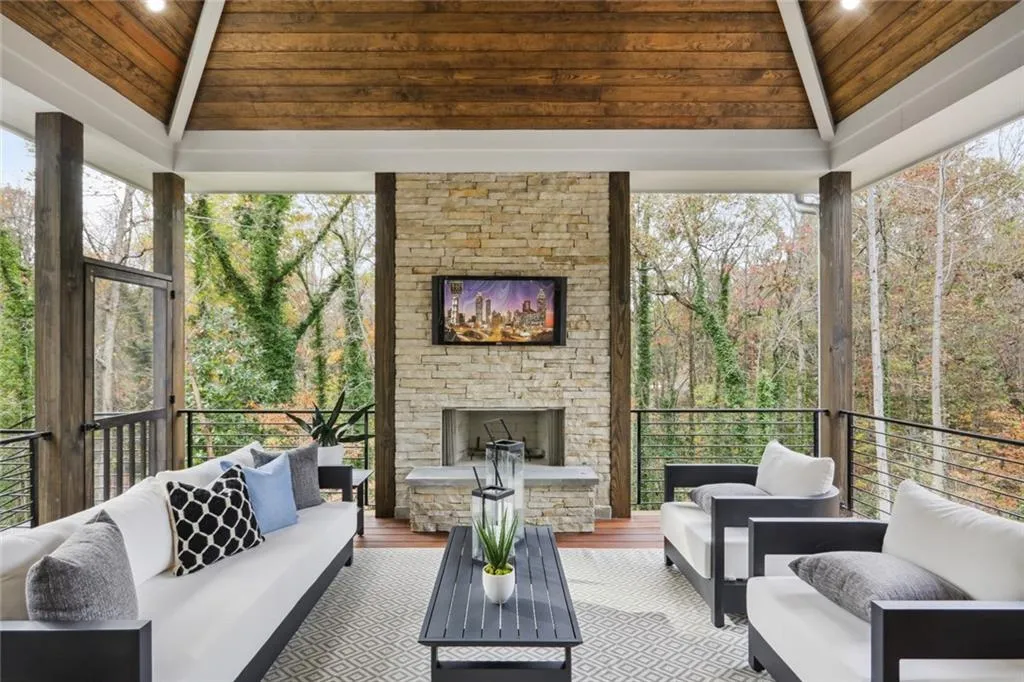 505 Belada Boulevard, Sandy Springs, Georgia 30342, 5 Bedrooms Bedrooms, ,6 BathroomsBathrooms,Residential,Sold,505 Belada Boulevard,7007489