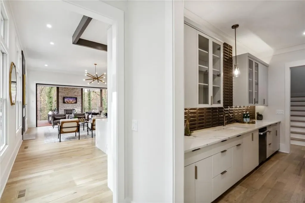 505 Belada Boulevard, Sandy Springs, Georgia 30342, 5 Bedrooms Bedrooms, ,6 BathroomsBathrooms,Residential,Sold,505 Belada Boulevard,7007489