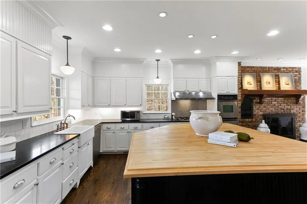 255 Rivermere Way, Sandy Springs, Georgia 30350, 6 Bedrooms Bedrooms, ,5 BathroomsBathrooms,Residential,Sold,255 Rivermere Way,6583592