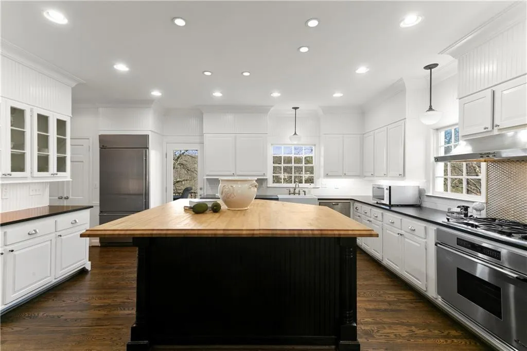 255 Rivermere Way, Sandy Springs, Georgia 30350, 6 Bedrooms Bedrooms, ,5 BathroomsBathrooms,Residential,Sold,255 Rivermere Way,6583592