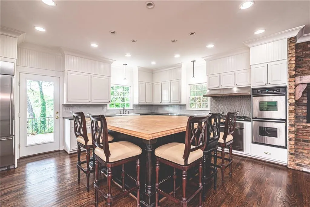 255 Rivermere Way, Sandy Springs, Georgia 30350, 6 Bedrooms Bedrooms, ,5 BathroomsBathrooms,Residential,Sold,255 Rivermere Way,6583592