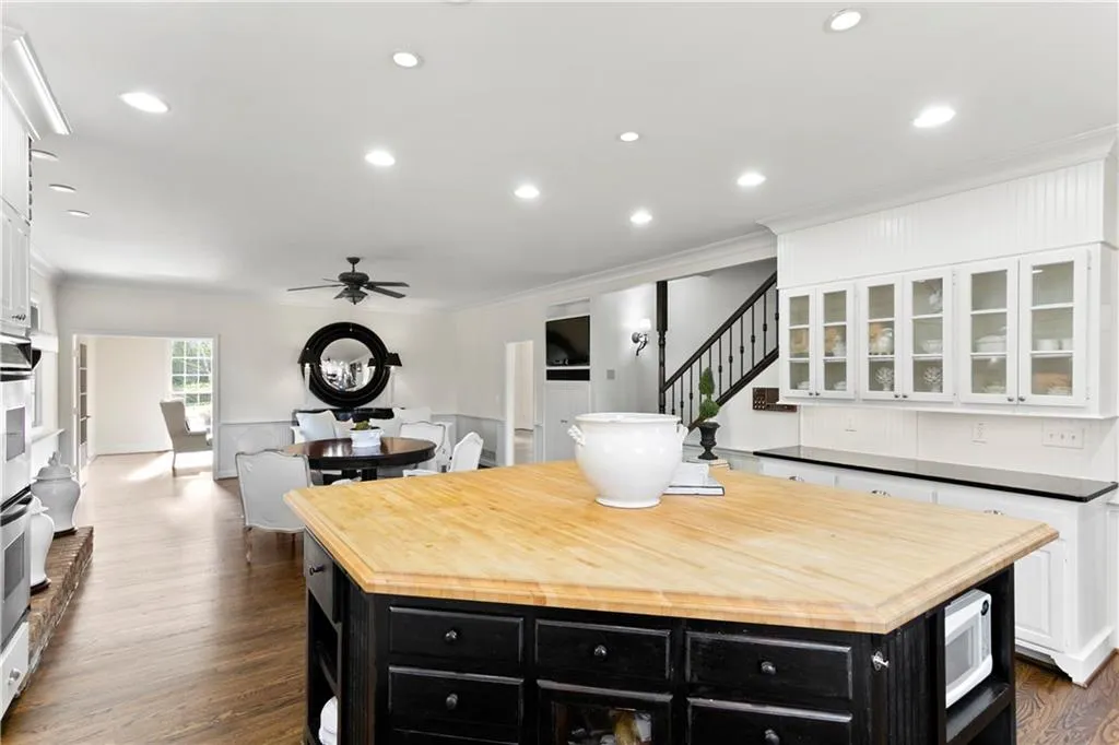 255 Rivermere Way, Sandy Springs, Georgia 30350, 6 Bedrooms Bedrooms, ,5 BathroomsBathrooms,Residential,Sold,255 Rivermere Way,6583592