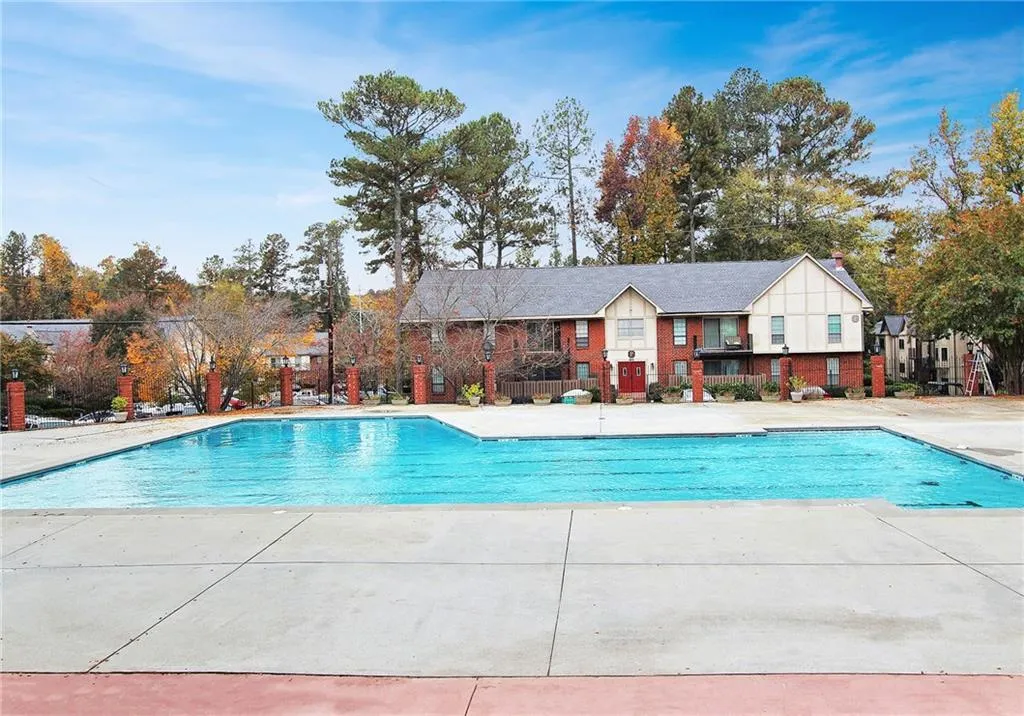 6851 Roswell Road Ne Unit A9, Atlanta, Georgia 30328, 3 Bedrooms Bedrooms, ,2 BathroomsBathrooms,Residential,Sold,6851 Roswell Road Ne Unit A9,5933964