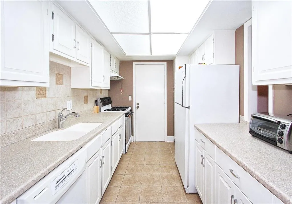 6851 Roswell Road Ne Unit A9, Atlanta, Georgia 30328, 3 Bedrooms Bedrooms, ,2 BathroomsBathrooms,Residential,Sold,6851 Roswell Road Ne Unit A9,5933964