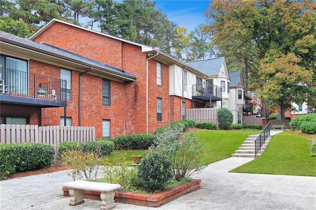 6851 Roswell Road Ne Unit A9, Atlanta, Georgia 30328, 3 Bedrooms Bedrooms, ,2 BathroomsBathrooms,Residential,Sold,6851 Roswell Road Ne Unit A9,5933964