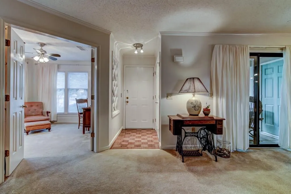303 Hollyfax Circle Unit 303, Sandy Springs, Georgia 30328, 1 Bedroom Bedrooms, ,1 BathroomBathrooms,Residential,Sold,303 Hollyfax Circle Unit 303,5892254