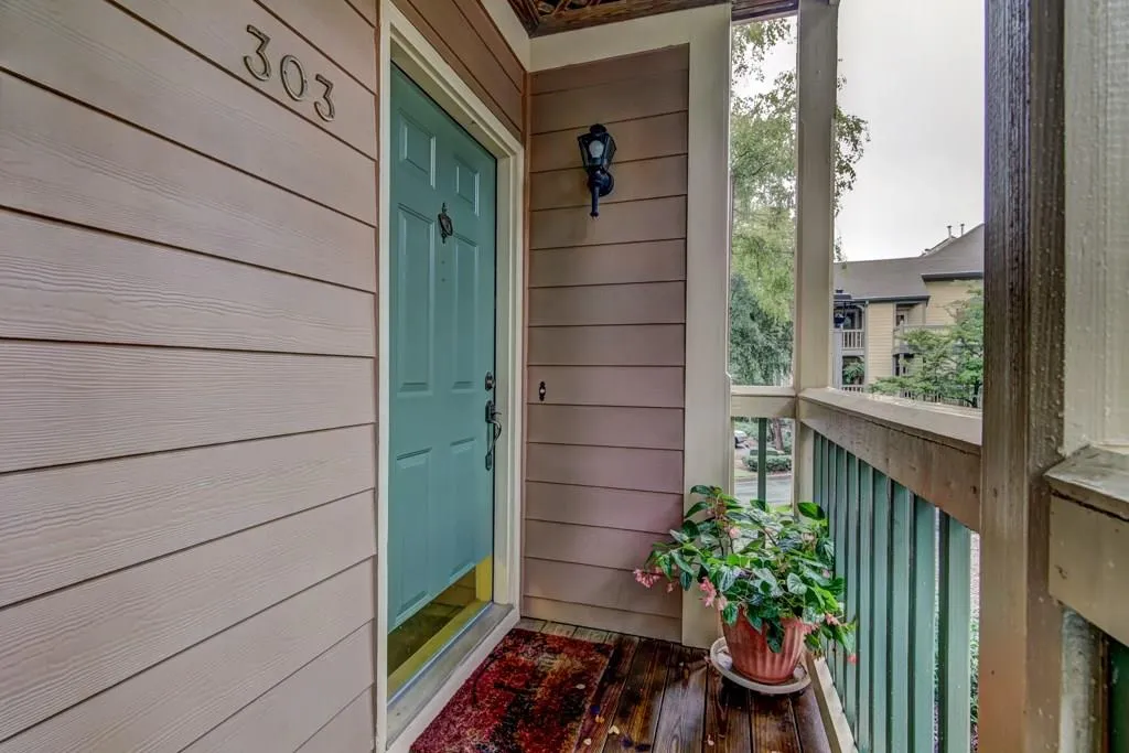 303 Hollyfax Circle Unit 303, Sandy Springs, Georgia 30328, 1 Bedroom Bedrooms, ,1 BathroomBathrooms,Residential,Sold,303 Hollyfax Circle Unit 303,5892254
