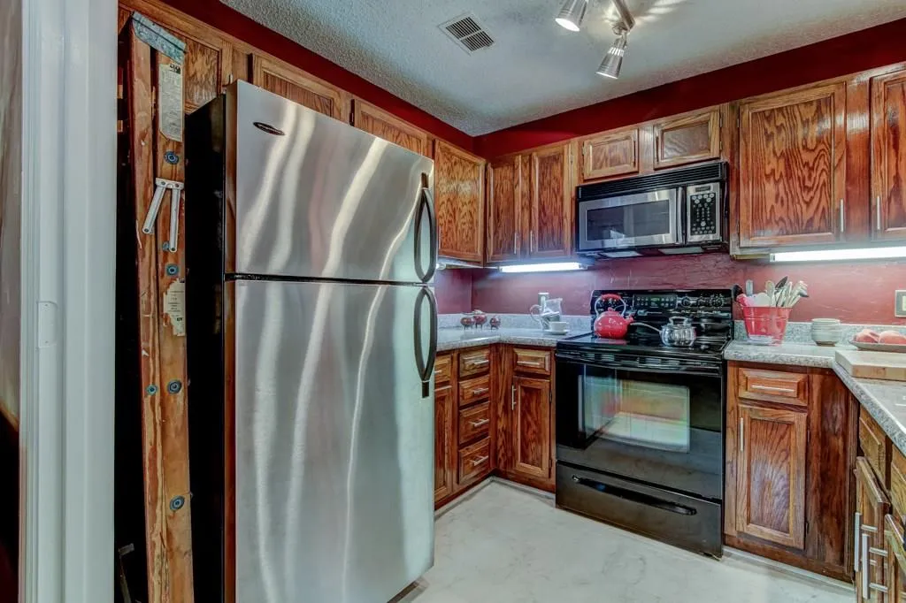 303 Hollyfax Circle Unit 303, Sandy Springs, Georgia 30328, 1 Bedroom Bedrooms, ,1 BathroomBathrooms,Residential,Sold,303 Hollyfax Circle Unit 303,5892254