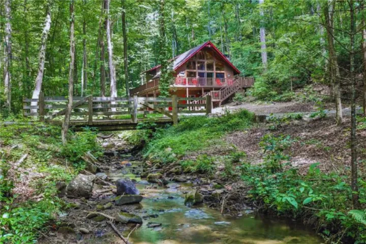 469 N Lake Drive, Ellijay, Georgia 30536
