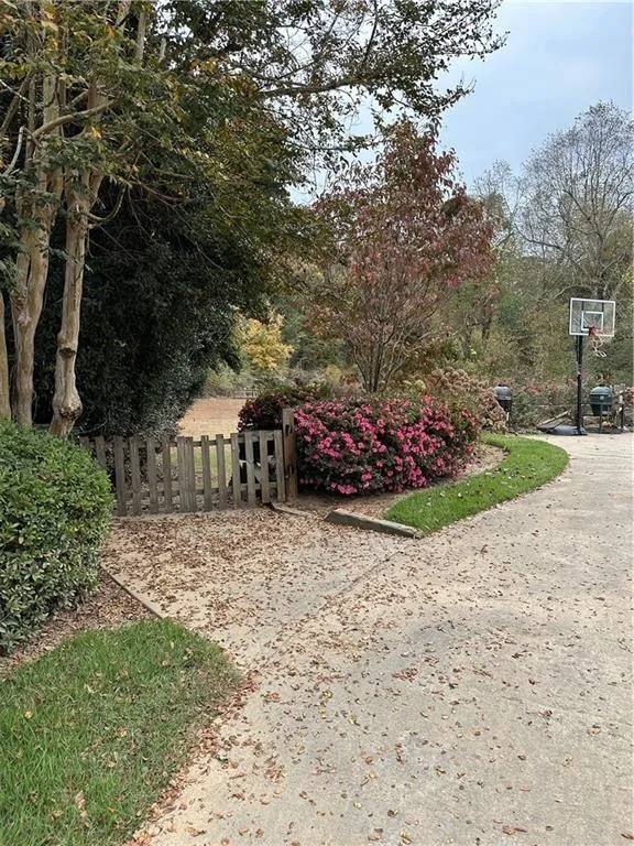 3200 Farmington, Vinings, Georgia 30339, 5 Bedrooms Bedrooms, ,3 BathroomsBathrooms,Residential,For Sale,3200 Farmington,7545122