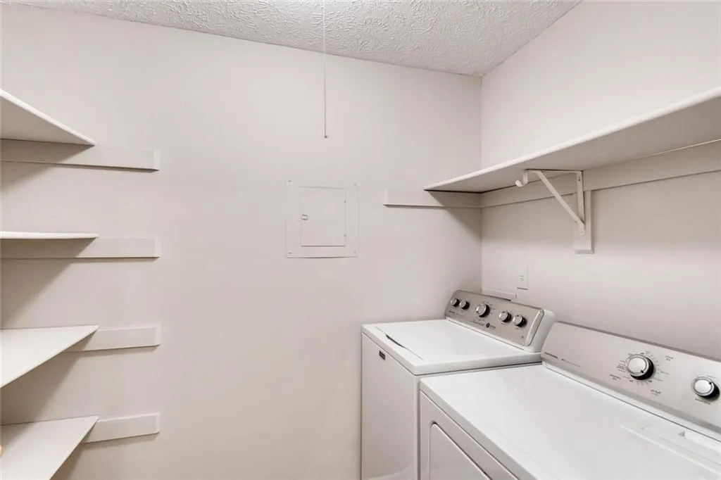 5149 Roswell Road Unit 7, Sandy Springs, Georgia 30342, 2 Bedrooms Bedrooms, ,1 BathroomBathrooms,Residential,Sold,5149 Roswell Road Unit 7,6126506