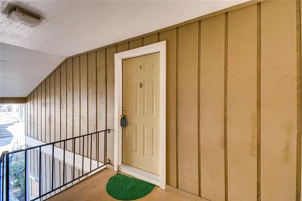 5149 Roswell Road Unit 7, Sandy Springs, Georgia 30342, 2 Bedrooms Bedrooms, ,1 BathroomBathrooms,Residential,Sold,5149 Roswell Road Unit 7,6126506
