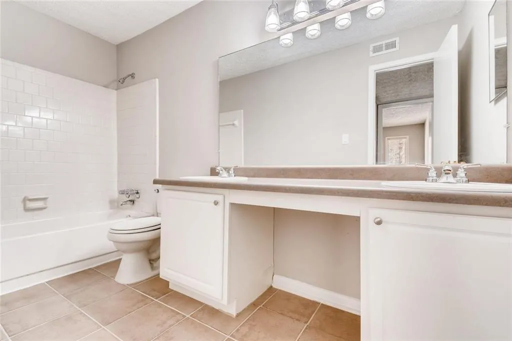 5149 Roswell Road Unit 7, Sandy Springs, Georgia 30342, 2 Bedrooms Bedrooms, ,1 BathroomBathrooms,Residential,Sold,5149 Roswell Road Unit 7,6126506