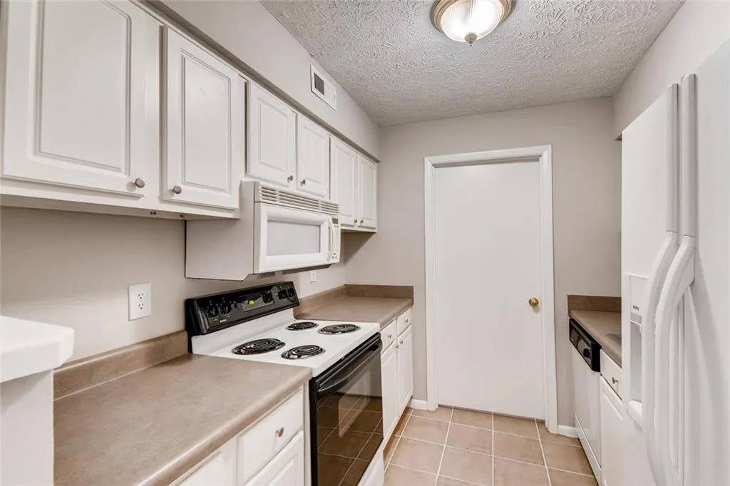 5149 Roswell Road Unit 7, Sandy Springs, Georgia 30342, 2 Bedrooms Bedrooms, ,1 BathroomBathrooms,Residential,Sold,5149 Roswell Road Unit 7,6126506