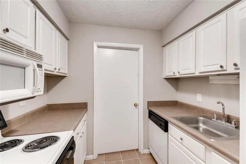 5149 Roswell Road Unit 7, Sandy Springs, Georgia 30342, 2 Bedrooms Bedrooms, ,1 BathroomBathrooms,Residential,Sold,5149 Roswell Road Unit 7,6126506