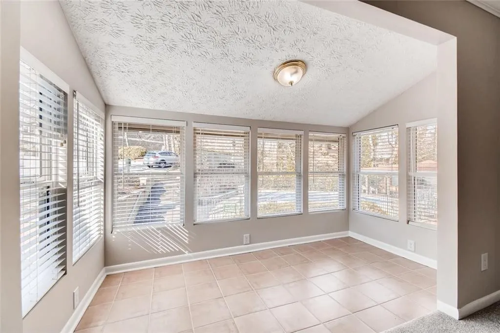 5149 Roswell Road Unit 7, Sandy Springs, Georgia 30342, 2 Bedrooms Bedrooms, ,1 BathroomBathrooms,Residential,Sold,5149 Roswell Road Unit 7,6126506