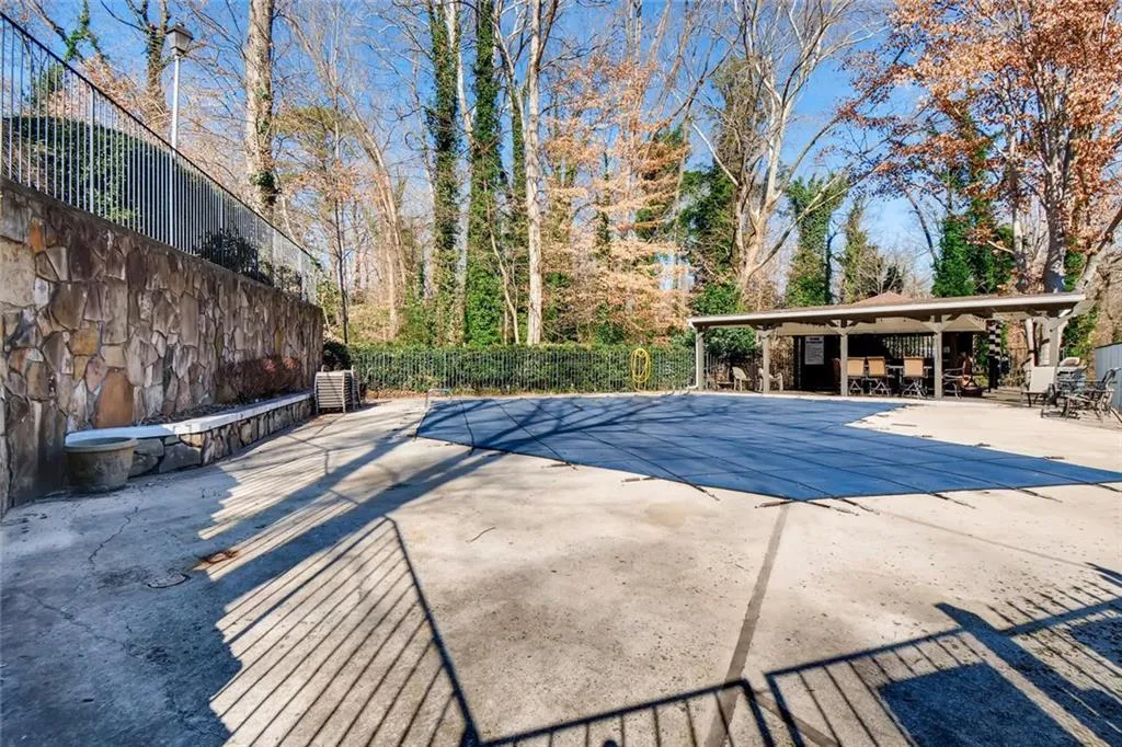 5149 Roswell Road Unit 7, Sandy Springs, Georgia 30342, 2 Bedrooms Bedrooms, ,1 BathroomBathrooms,Residential,Sold,5149 Roswell Road Unit 7,6126506