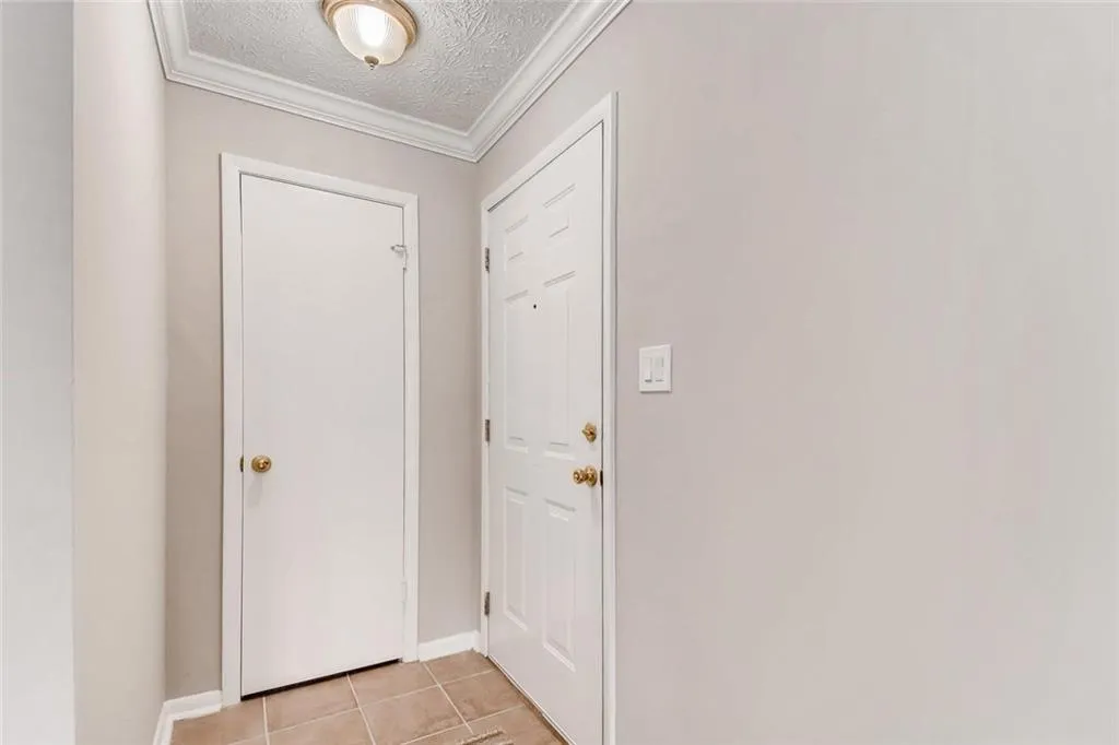 5149 Roswell Road Unit 7, Sandy Springs, Georgia 30342, 2 Bedrooms Bedrooms, ,1 BathroomBathrooms,Residential,Sold,5149 Roswell Road Unit 7,6126506