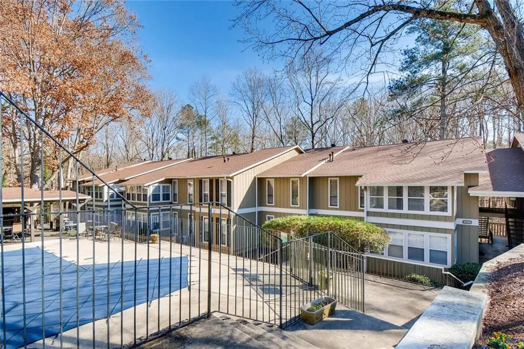 5149 Roswell Road Unit 7, Sandy Springs, Georgia 30342, 2 Bedrooms Bedrooms, ,1 BathroomBathrooms,Residential,Sold,5149 Roswell Road Unit 7,6126506