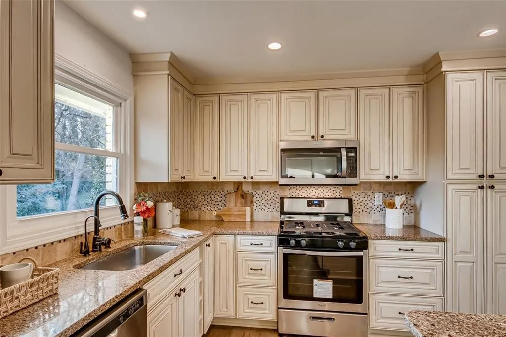 445 Montevallo Drive, Atlanta, Georgia 30342, 4 Bedrooms Bedrooms, ,4 BathroomsBathrooms,Residential,Sold,445 Montevallo Drive,6690330