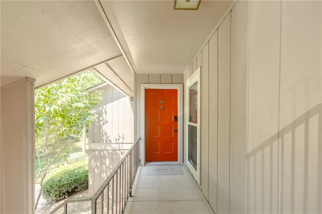 8740 Roswell Road Unit 6c, Atlanta, Georgia 30350, 2 Bedrooms Bedrooms, ,2 BathroomsBathrooms,Residential,Sold,8740 Roswell Road Unit 6c,7414255