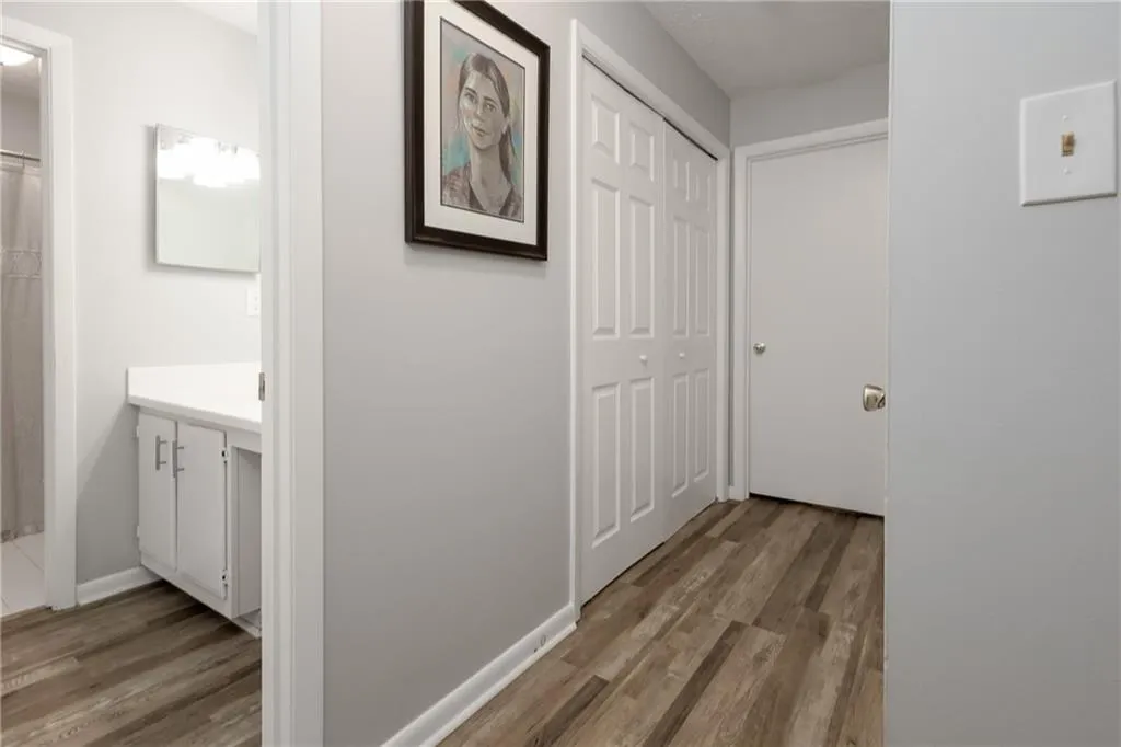 8740 Roswell Road Unit 6c, Atlanta, Georgia 30350, 2 Bedrooms Bedrooms, ,2 BathroomsBathrooms,Residential,Sold,8740 Roswell Road Unit 6c,7414255