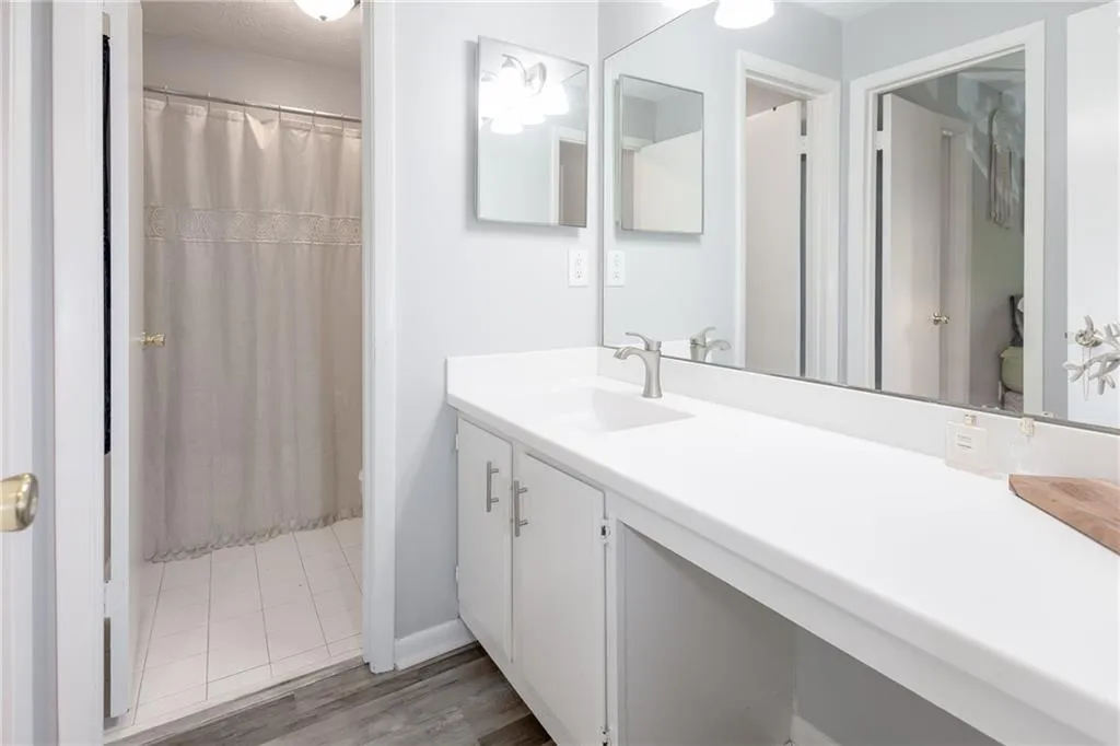 8740 Roswell Road Unit 6c, Atlanta, Georgia 30350, 2 Bedrooms Bedrooms, ,2 BathroomsBathrooms,Residential,Sold,8740 Roswell Road Unit 6c,7414255