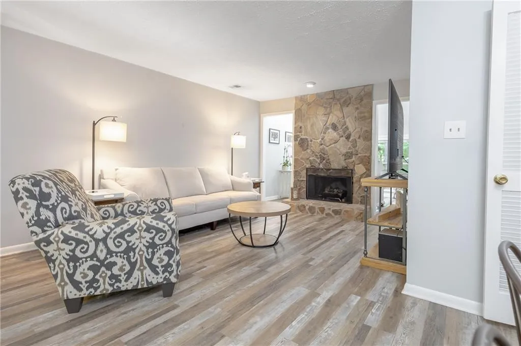 8740 Roswell Road Unit 6c, Atlanta, Georgia 30350, 2 Bedrooms Bedrooms, ,2 BathroomsBathrooms,Residential,Sold,8740 Roswell Road Unit 6c,7414255