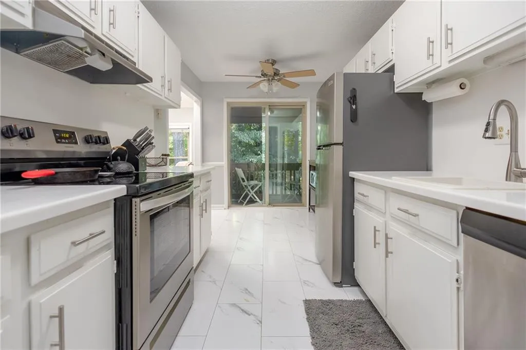 8740 Roswell Road Unit 6c, Atlanta, Georgia 30350, 2 Bedrooms Bedrooms, ,2 BathroomsBathrooms,Residential,Sold,8740 Roswell Road Unit 6c,7414255