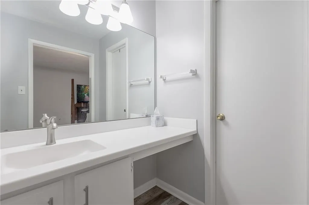 8740 Roswell Road Unit 6c, Atlanta, Georgia 30350, 2 Bedrooms Bedrooms, ,2 BathroomsBathrooms,Residential,Sold,8740 Roswell Road Unit 6c,7414255