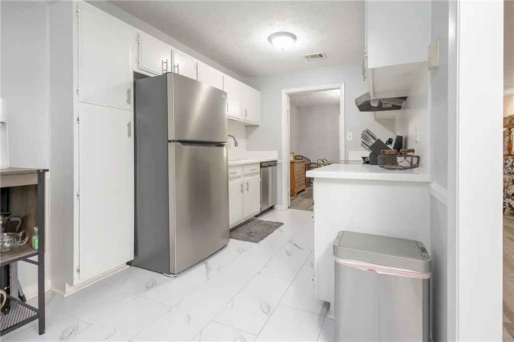 8740 Roswell Road Unit 6c, Atlanta, Georgia 30350, 2 Bedrooms Bedrooms, ,2 BathroomsBathrooms,Residential,Sold,8740 Roswell Road Unit 6c,7414255