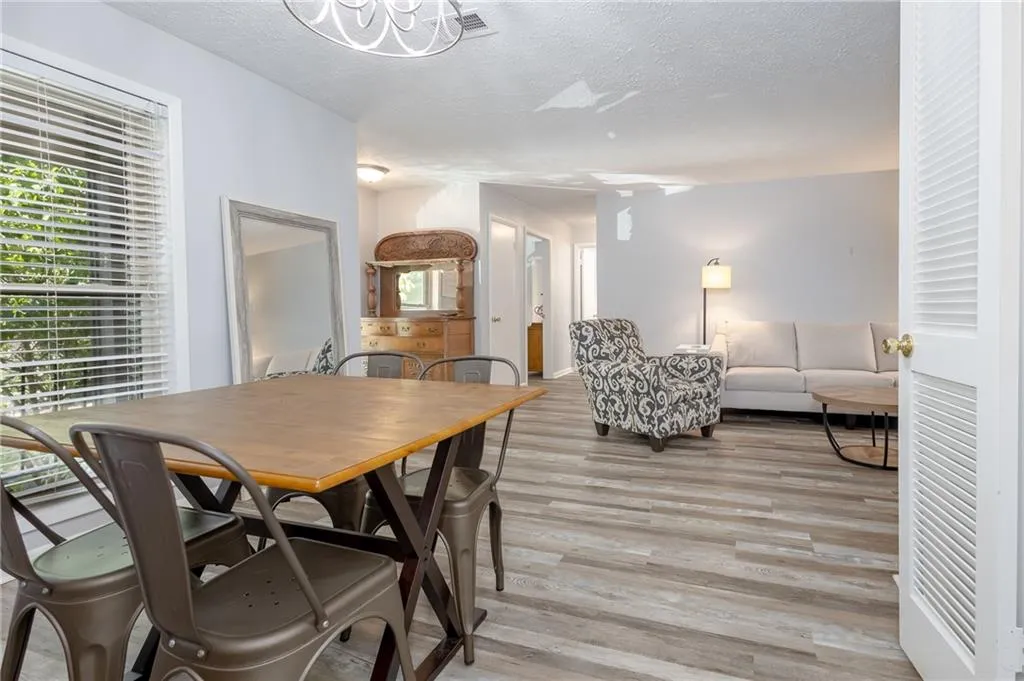 8740 Roswell Road Unit 6c, Atlanta, Georgia 30350, 2 Bedrooms Bedrooms, ,2 BathroomsBathrooms,Residential,Sold,8740 Roswell Road Unit 6c,7414255